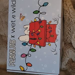 Peanuts X Wet N Wild Christmas Makeup Box Full Set Charlie Brown Snoopy NEW